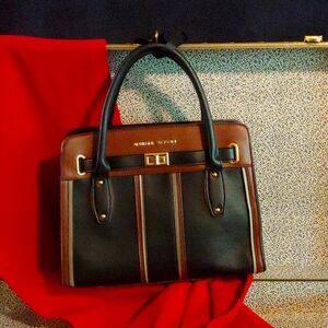 Adrienne Vittadini hand bag